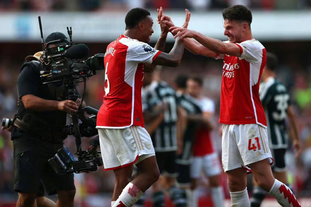 Arsenal voitti Manchester Unitedin, loiston hetki paidan alla